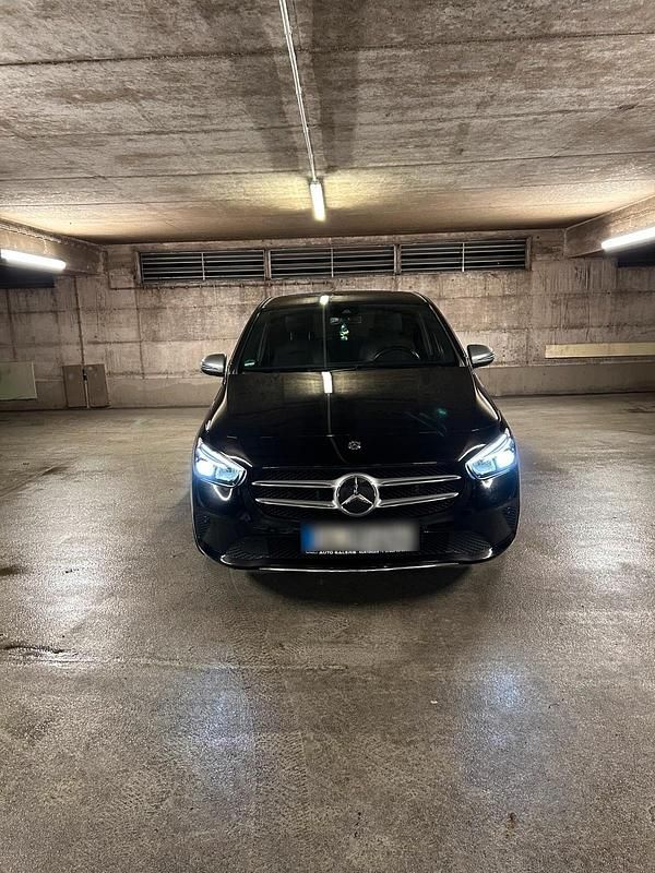 Gebraucht Mercedes B180 116 PS (85 kW) 2020 Schwarz Van / Kleinbus