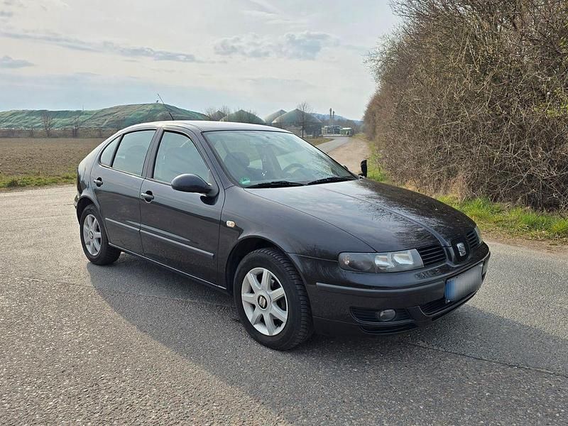 Schwarz Gebraucht 2006 Seat Leon Limousine | 2.400 € (Superpreis) - Bild 1/4