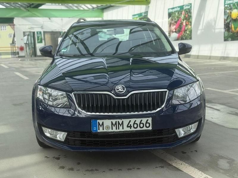 Gebraucht Skoda Octavia Ambition 105 PS (77 kW) 2014 Blau Kleinwagen