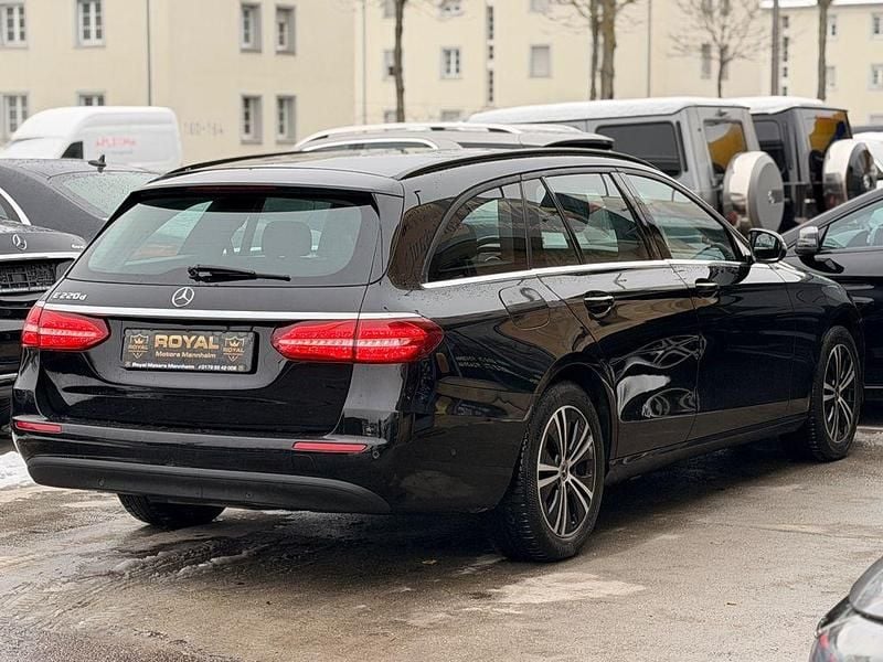 Gebraucht Mercedes E220 194 PS (142 kW) 2017 Schwarz Limousine