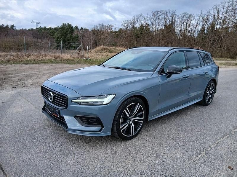 Gebraucht Volvo V60 163 PS (119 kW) 2022 Grau Kombi