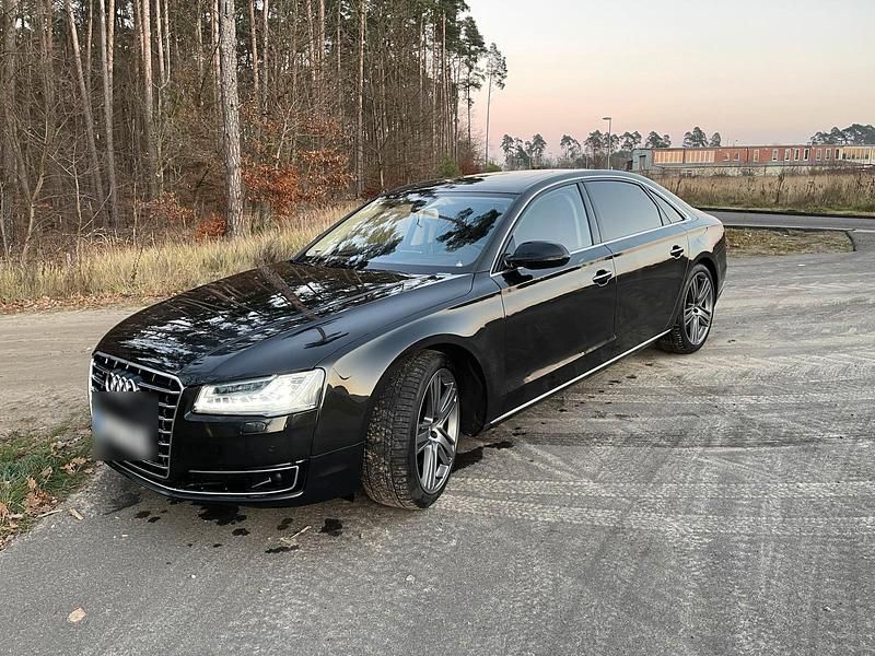 Braun Gebraucht 2013 Audi A8L Design Limousine | 29.950 € - Bild 1/4