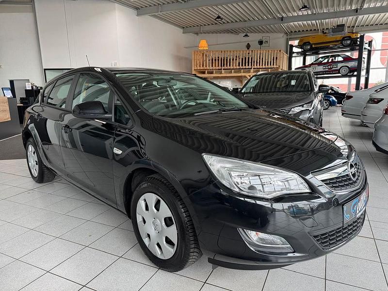 Gebraucht Opel Astra Edition 87 PS (63 kW) 2012 Schwarz Limousine