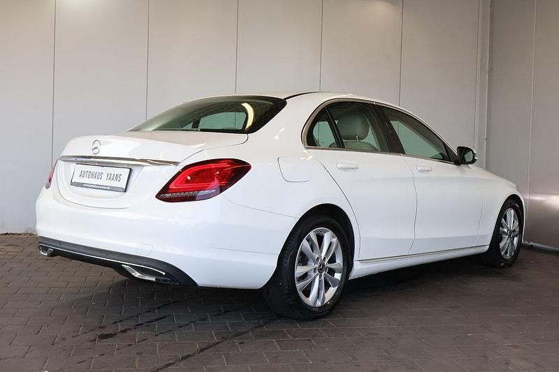 Gebraucht Mercedes C220 Avantgarde 194 PS (142 kW) 2021 Weiß Limousine