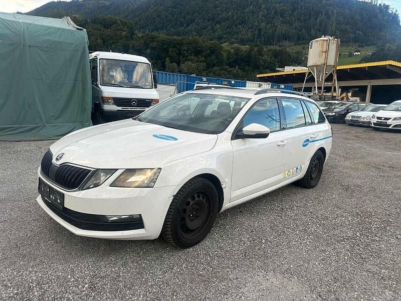 Weiß Gebraucht 2019 Skoda Octavia Ambition Kombi | 5.250 € - Bild 1/4