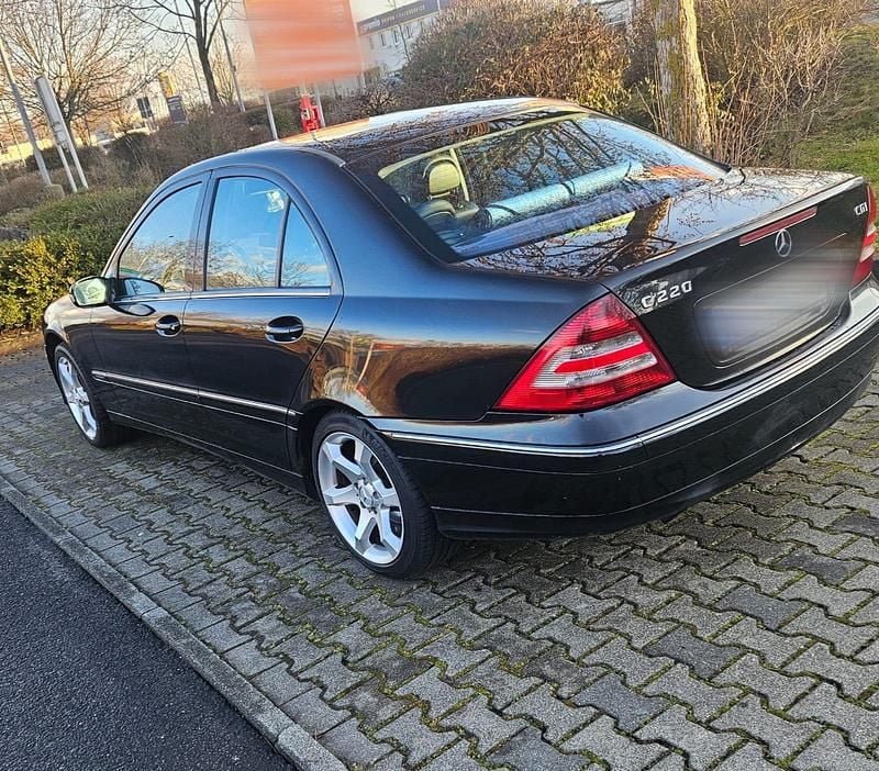 Gebraucht Mercedes 220 Avantgarde 150 PS (110 kW) 2005 Limousine