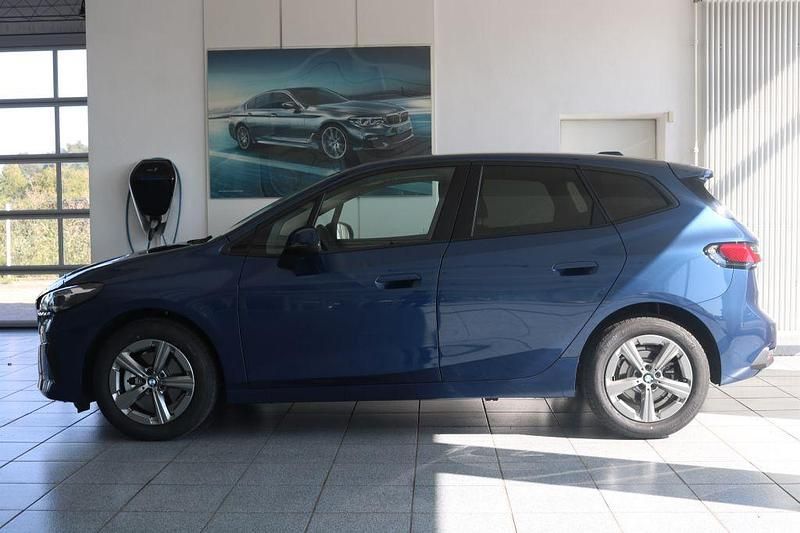 Gebraucht BMW 216 Active Tourer 122 PS (89 kW) 2024 Phytonicblau metallic Van / Kleinbus