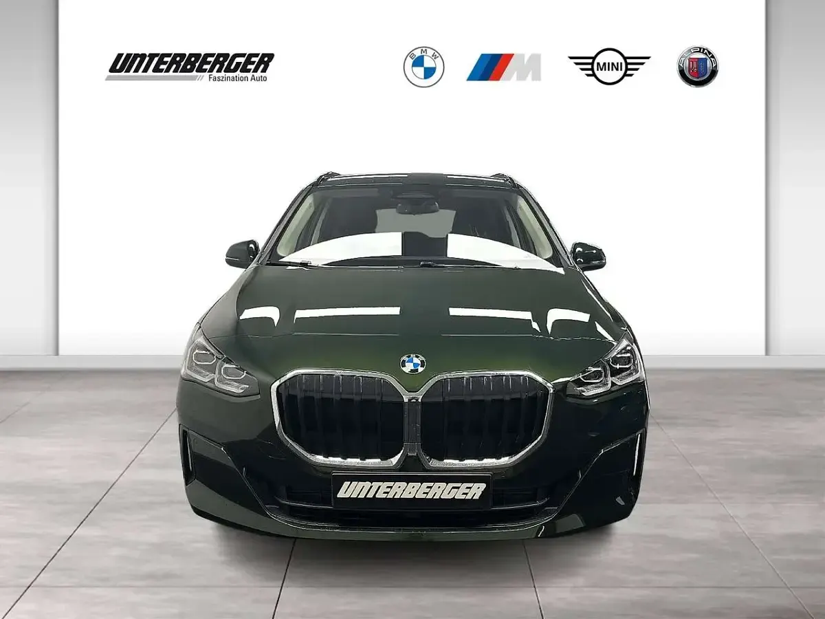 Neu BMW 218 136 PS (100 kW) 2026 Grün Van / Kleinbus
