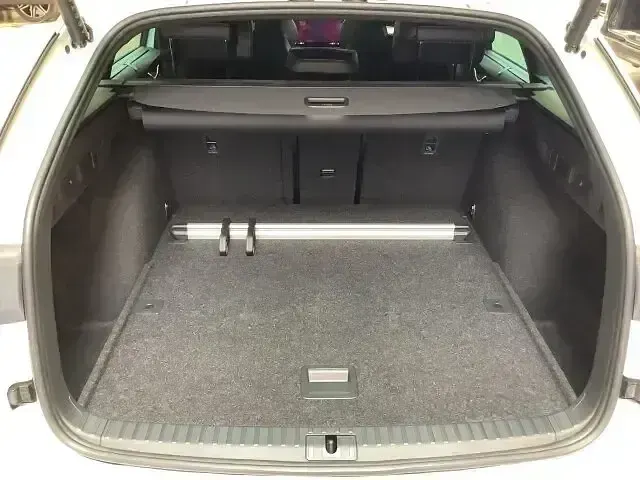 Gebraucht Skoda Octavia SportLine 150 PS (110 kW) 2024 Moonweiß perleffekt Kombi