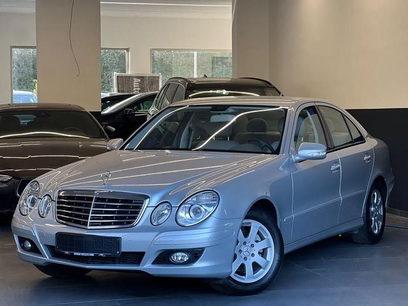 Silber Gebraucht 2006 Mercedes E200 Limousine | 10.990 € (Teuer) - Bild 1/4