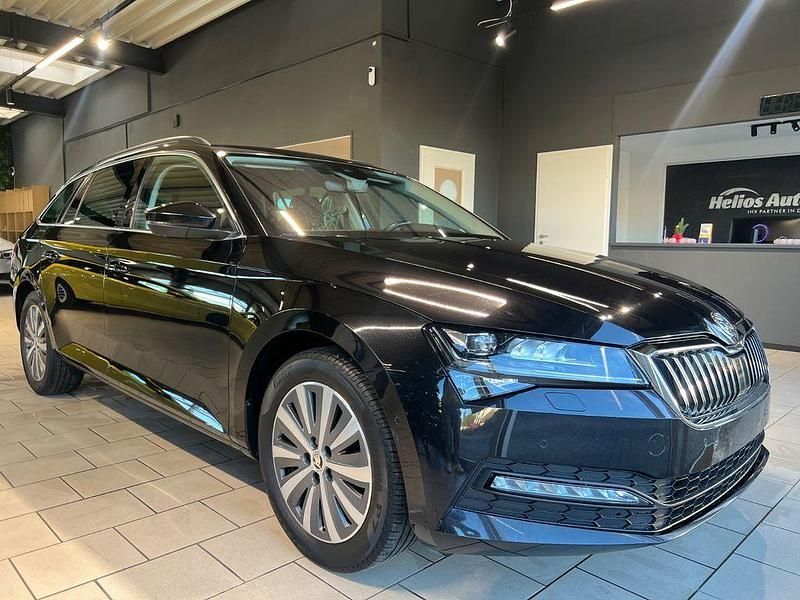 Schwarz Gebraucht 2022 Skoda Superb Ambition Kombi | 20.990 € (Guter Preis) - Bild 1/4