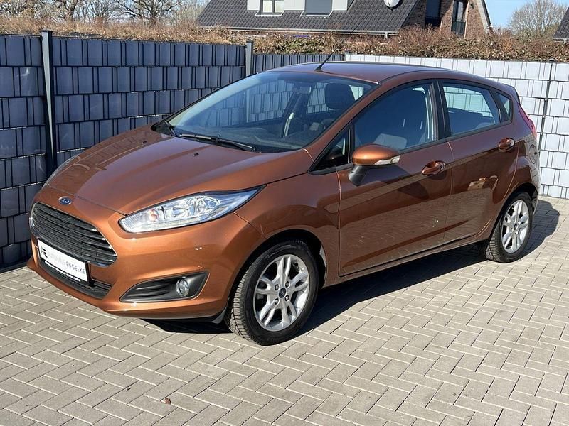 Gebraucht Ford Fiesta Trend 80 PS (58 kW) 2015 Braun Kleinwagen