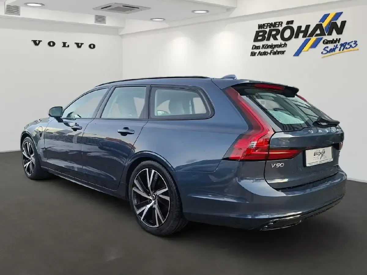 Second-hand Volvo V90 Plus 398 CP (292 kW) 2022 Albastru Break