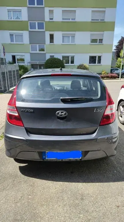 Usado Hyundai i30 Classic 109 CV (80 kW) 2011 Plateado Familiar
