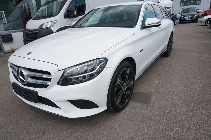 Weiß Gebraucht 2020 Mercedes C300e Avantgarde Kombi | 20.950 € (Fairer Preis) - Bild 1/4