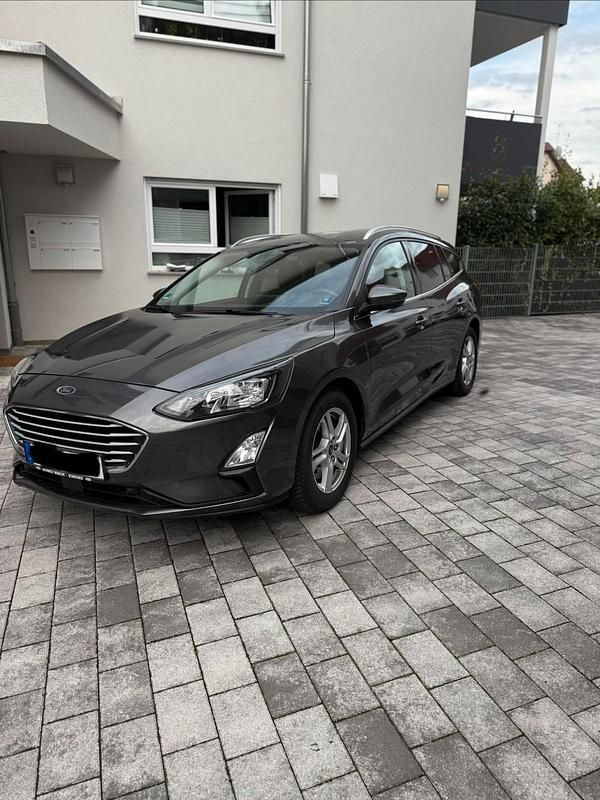 Grau Gebraucht 2020 Ford Focus Kombi | 12.800 € (Fairer Preis) - Bild 1/4