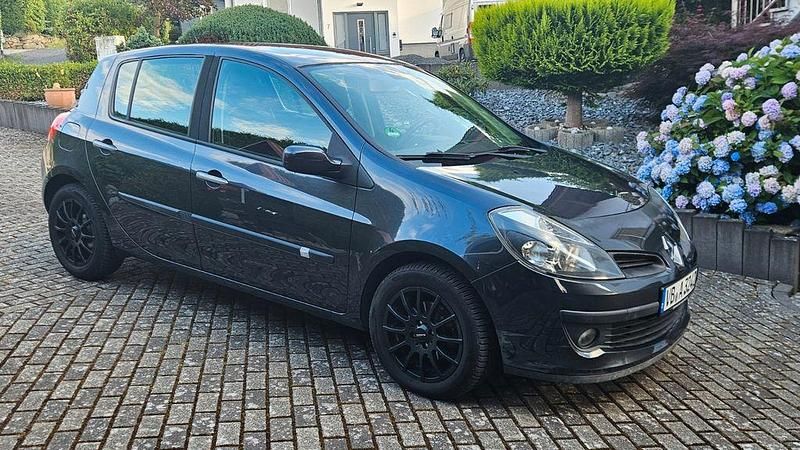 Schwarz Gebraucht 2006 Renault Clio II Dynamique Limousine | 4.050 € (Fairer Preis) - Bild 1/4