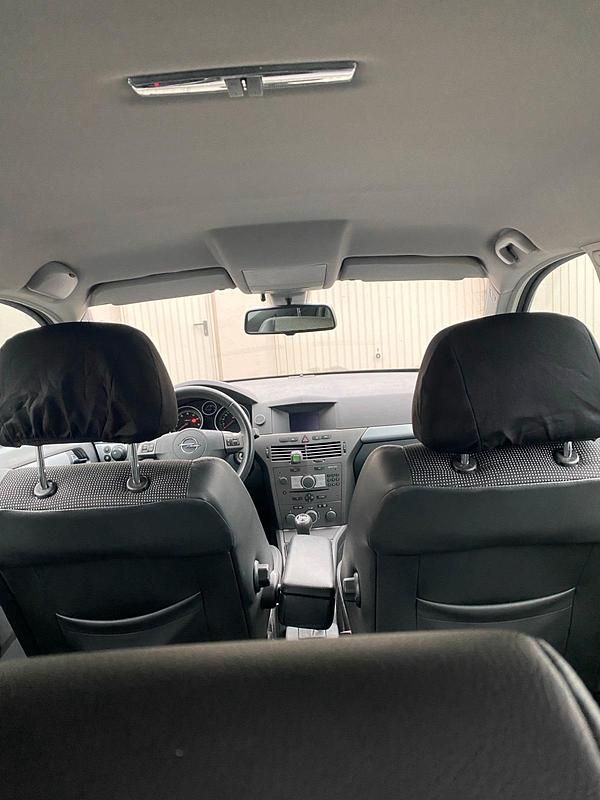 Gebraucht Opel Astra 116 PS (85 kW) 2005 Schwarz Limousine