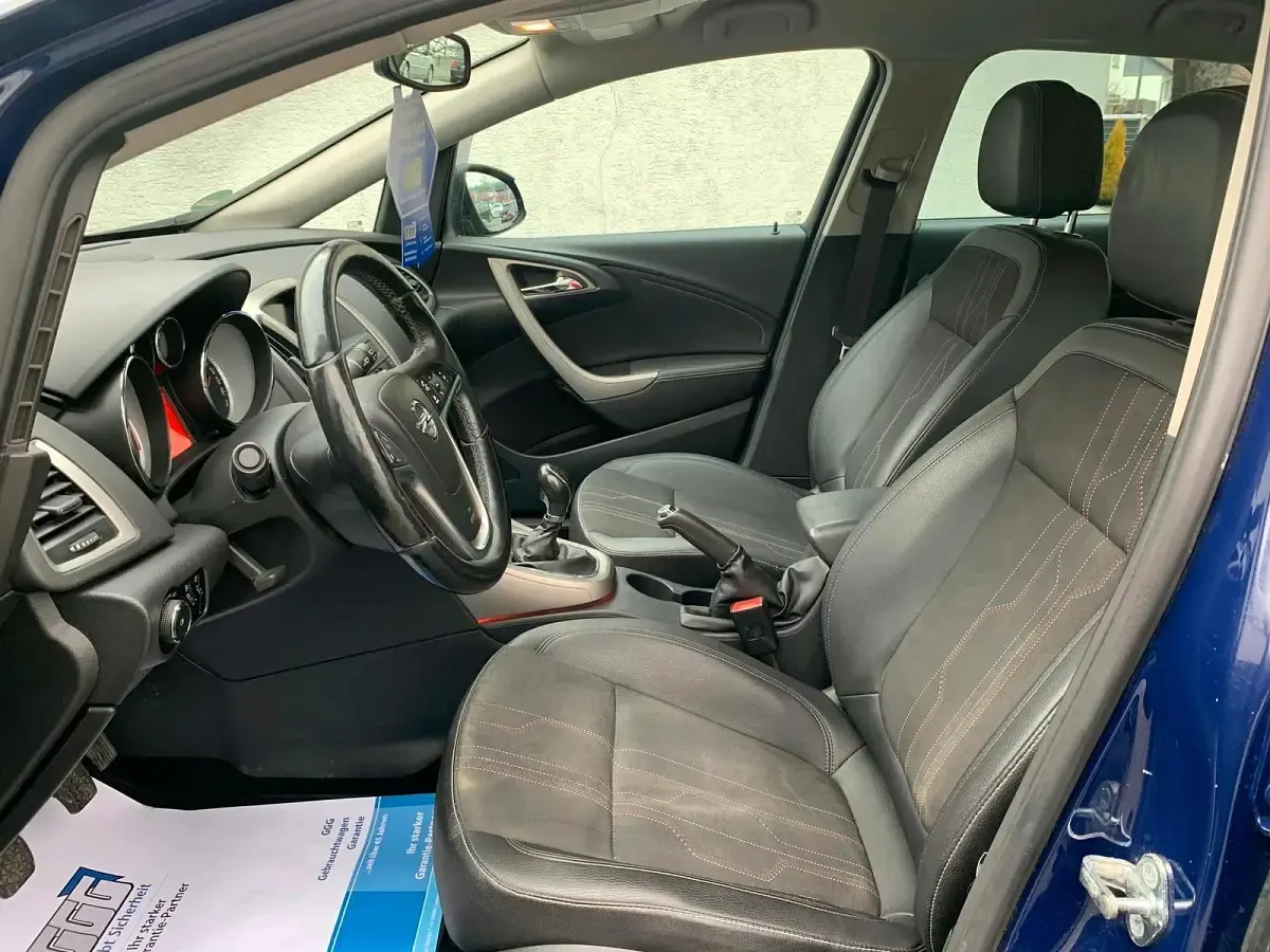 Gebraucht Opel Astra 140 PS (102 kW) 2012 Blau Kombi