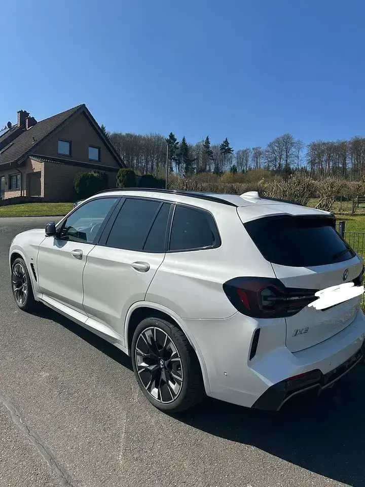 Gebraucht BMW iX3 Impressive 210 kW (286 PS) 2022 Weiß SUV