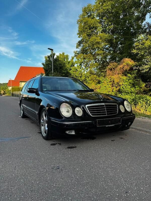 Schwarz Gebraucht 2002 Mercedes E320 Kombi | 1.700 € (Guter Preis) - Bild 1/4