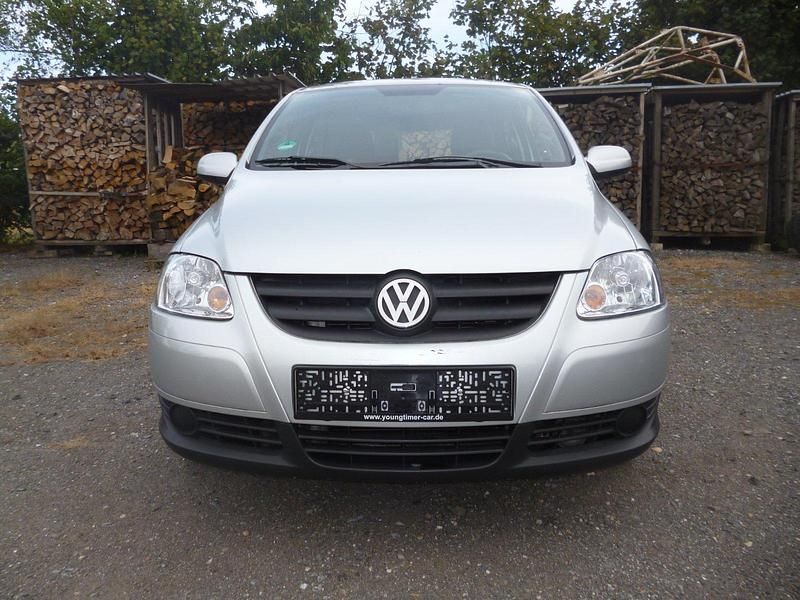 Silber Gebraucht 2009 VW Fox Refresh Kleinwagen | 1.990 € (Fairer Preis) - Bild 1/4