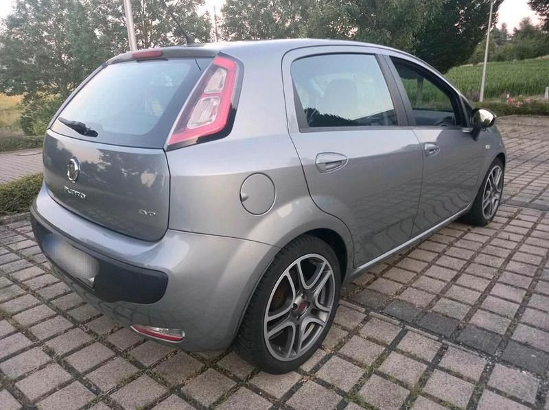 Gebraucht Fiat Punto 77 PS (56 kW) 2010 Silber Limousine