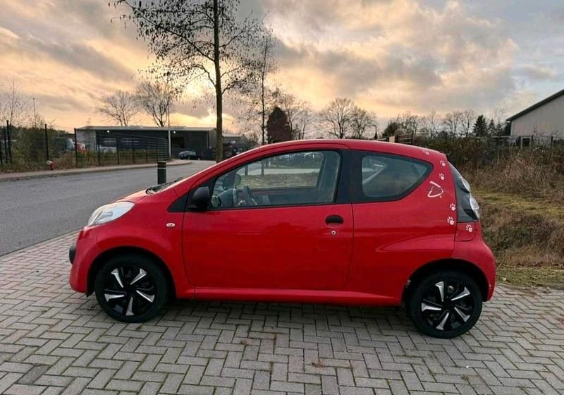 Second-hand Citroën C1 68 CP (50 kW) 2007 Roșu Hatchback