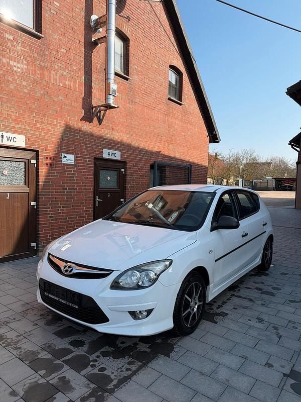 Gebraucht Hyundai i30 90 PS (66 kW) 2010 Weiß Limousine