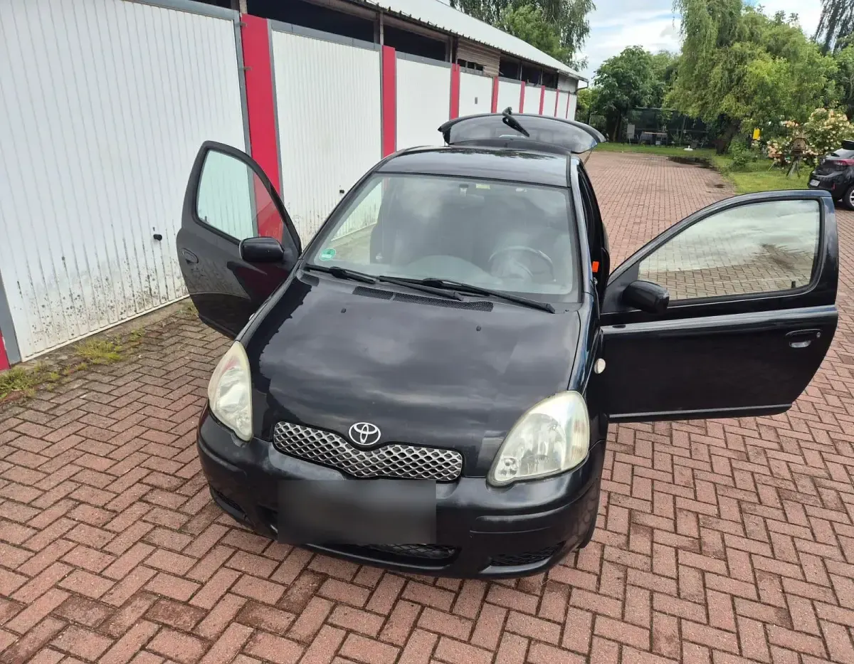 Gebraucht Toyota Yaris 65 PS (47 kW) 2005 Schwarz Kleinwagen