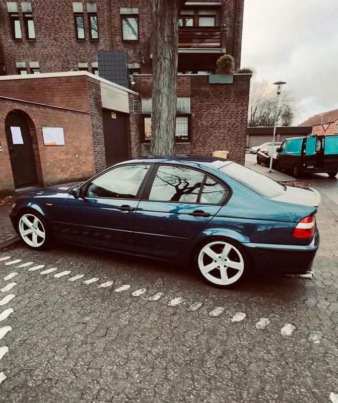 Blau Gebraucht 2002 BMW 316 Limousine | 1.100 € (Superpreis) - Bild 1/4