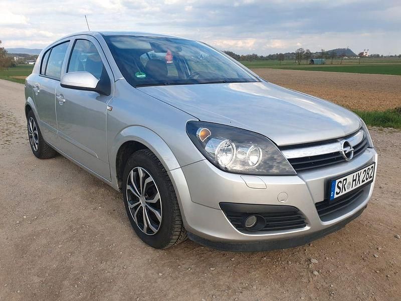 Używany Opel Astra 105 KM (77 kW) 2005 Sedan/Limuzyna