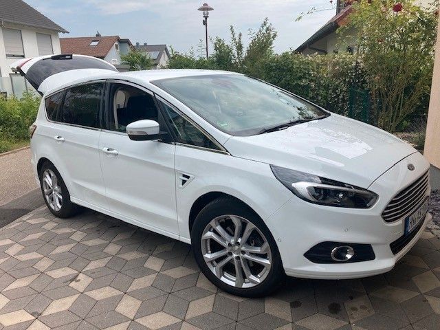Weiß Gebraucht 2017 Ford S-MAX Titanium Van / Kleinbus | 22.900 € (Etwas zu teuer) - Bild 1/4