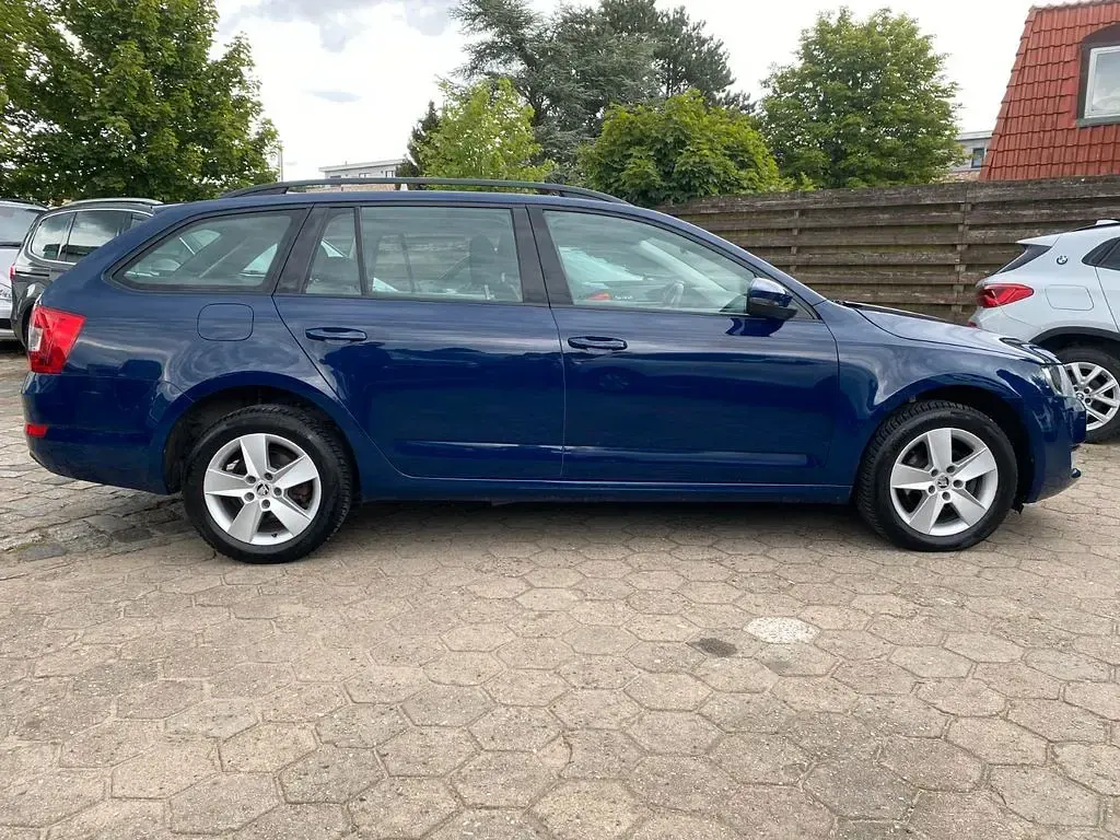 Gebraucht Skoda Octavia Ambition 105 PS (77 kW) 2014 Blau Kombi
