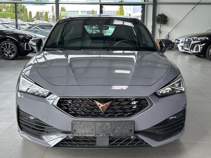 Graphene gray (metallic) Gebraucht 2021 Cupra Leon VZ Limousine | 29.990 € (Fairer Preis) - Bild 1/4