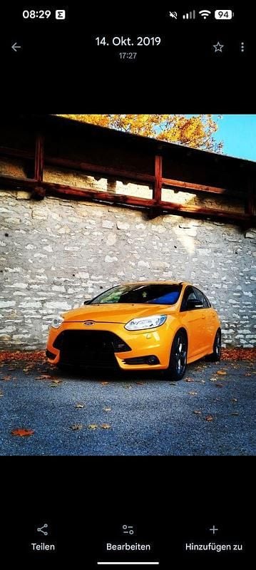 Gelb Gebraucht 2013 Ford Focus Sport Limousine | 7.200 € (Superpreis) - Bild 1/4