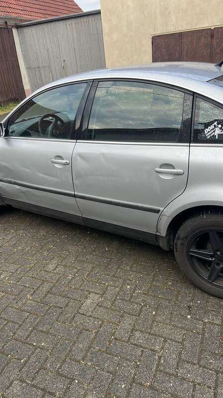 Gebraucht 2002 VW Passat Comfortline Limousine | 900 € (Superpreis) - Bild 1/4