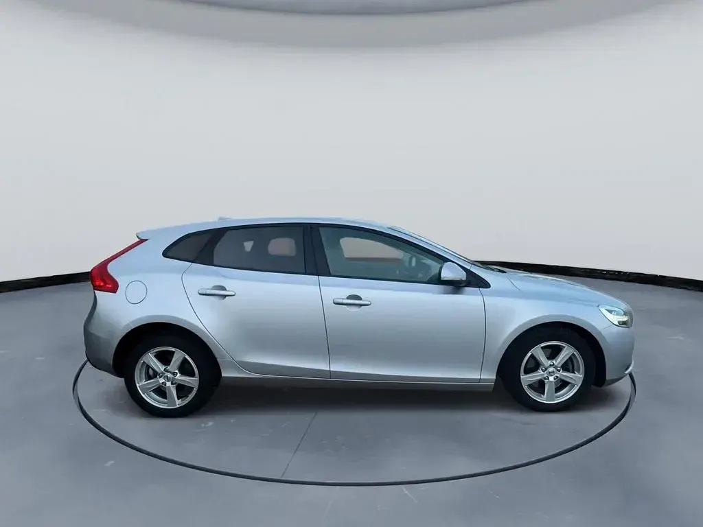 Gebraucht Volvo V40 Kinetic 122 PS (89 kW) 2017 Silber Limousine