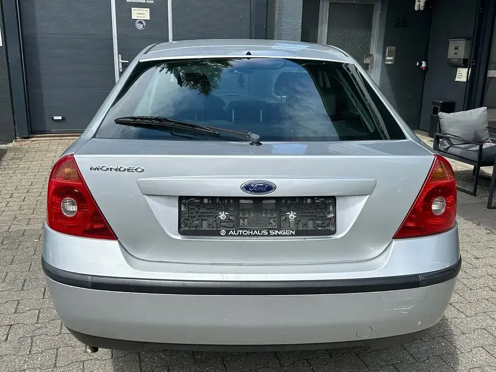 Gebraucht Ford Mondeo Ambiente 125 PS (91 kW) 2001 Limousine