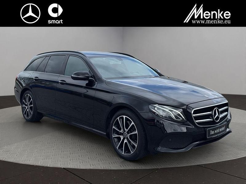 Usado Mercedes E200 Night 184 CV (135 kW) 2019 Negro Familiar