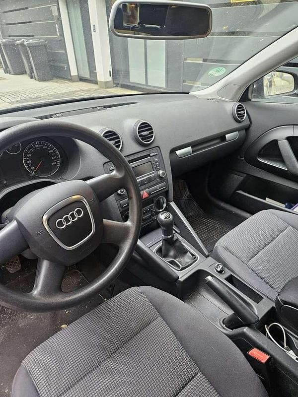 Grau Gebraucht 2008 Audi A3 Sportback Ambition Kleinwagen | 4.500 € (Fairer Preis) - Bild 1/4