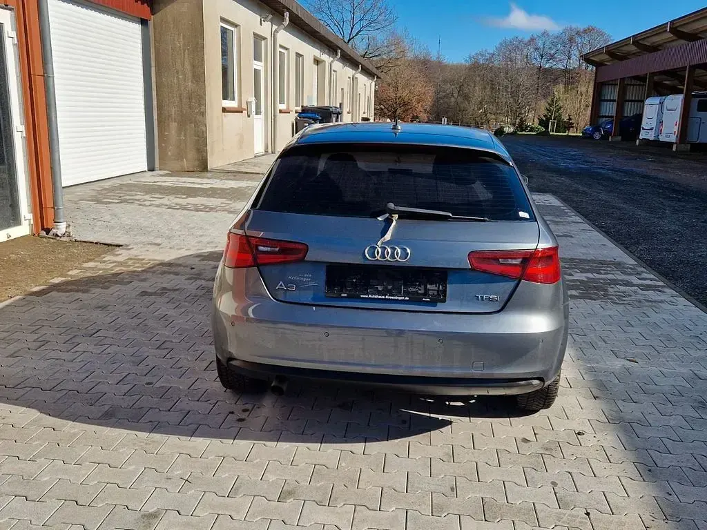 Gebraucht Audi A3 Attraction 105 PS (77 kW) 2014 Grau Limousine