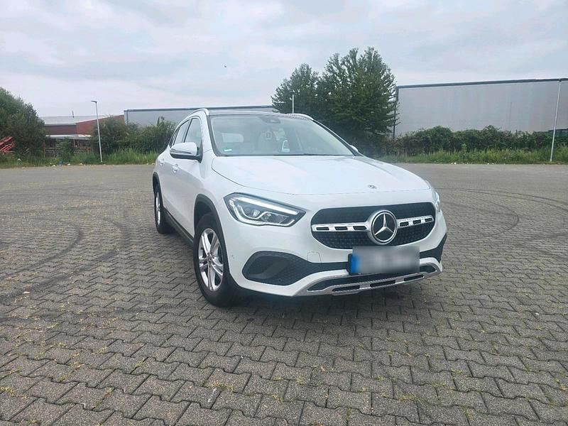 Weiß Gebraucht 2023 Mercedes GLA250 SUV | 42.000 € - Bild 1/4