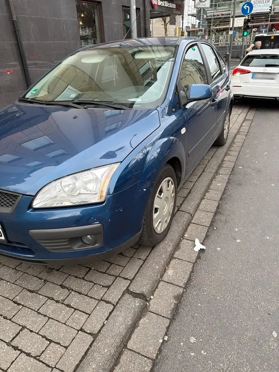 Gebraucht Ford Focus 101 PS (74 kW) 2008 Blau Kleinwagen