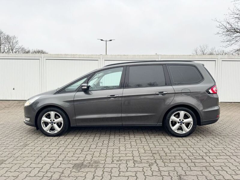 Grau Gebraucht 2016 Ford Galaxy Van / Kleinbus | 13.250 € (Guter Preis) - Bild 1/4