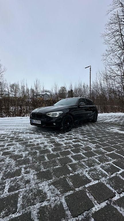 Gebraucht BMW 118 143 PS (105 kW) 2014 Schwarz Kleinwagen
