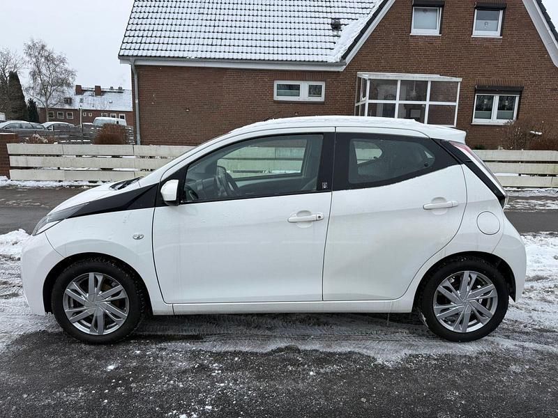 Gebraucht Toyota Aygo 69 PS (50 kW) 2017 Weiß Kleinwagen