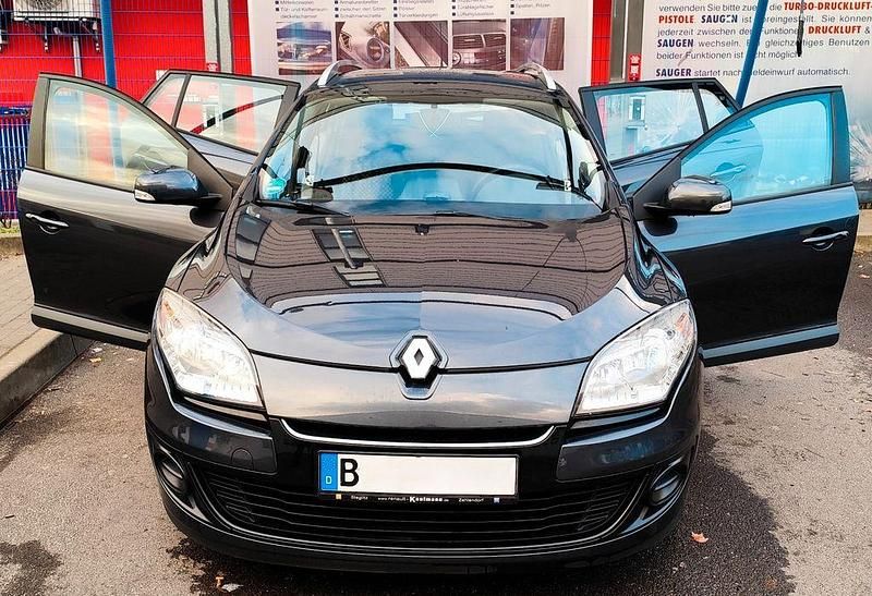 Grau Gebraucht 2013 Renault Mégane III Expression Limousine | 5.800 € (Fairer Preis) - Bild 1/4