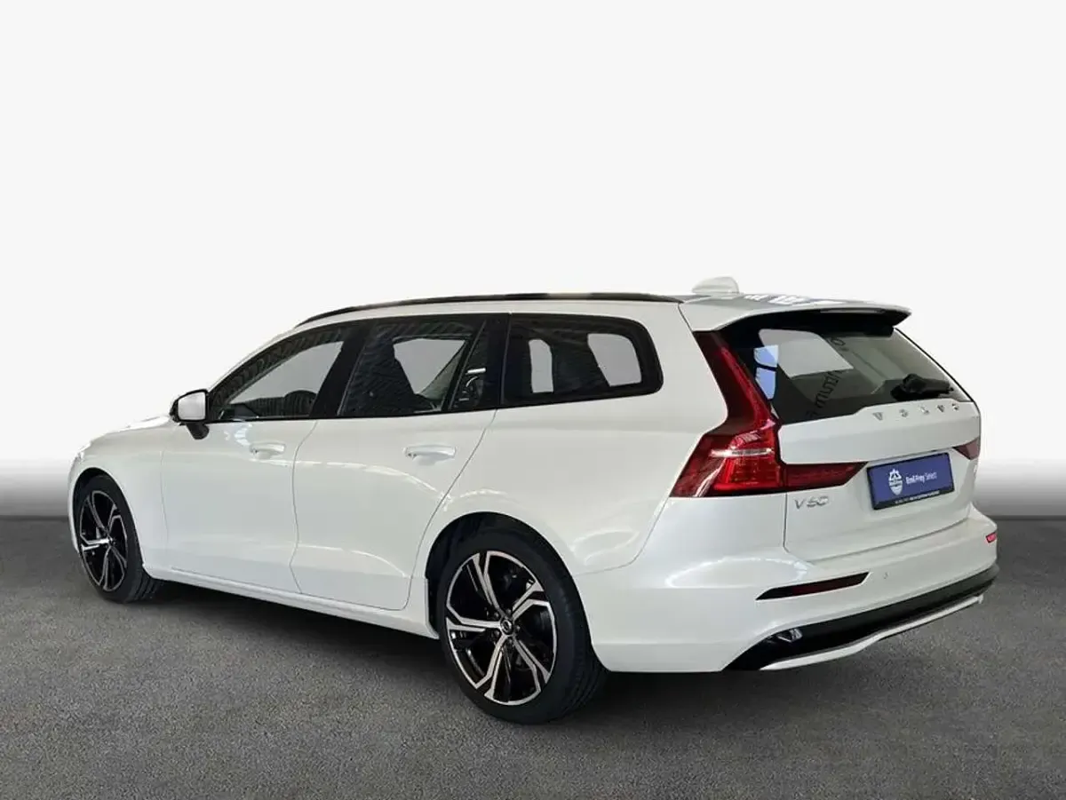 Gebraucht Volvo V60 Plus 197 PS (144 kW) 2023 Weiß Kombi