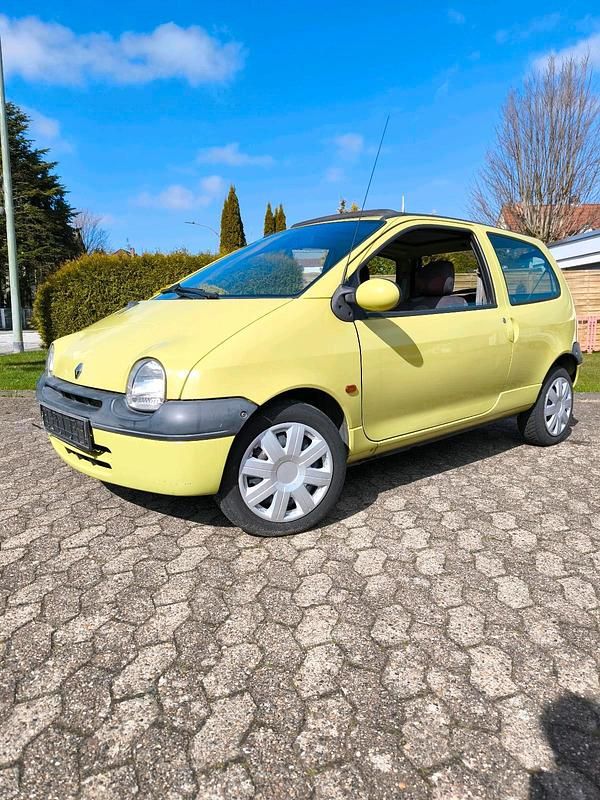 Second-hand Renault Twingo 58 CP (42 kW) 2001 Galben Hatchback